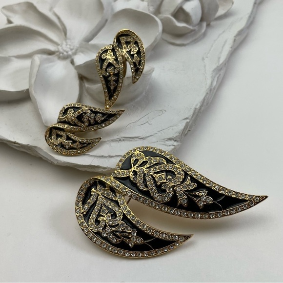 Vintage Signed Butler Large Brooch And Clip On Earrings - Picture 2 of 15